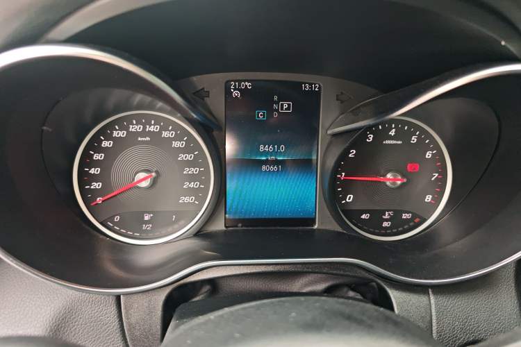 Used Mercedes-Benz C-Class 2019 C 180 L Fashion Edition Sport Version Odometer Close Up