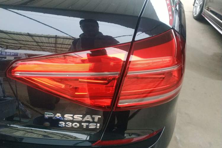 Used Volkswagen Passat 2016 330TSI DSG Luxury Edition Right Rear Taillight