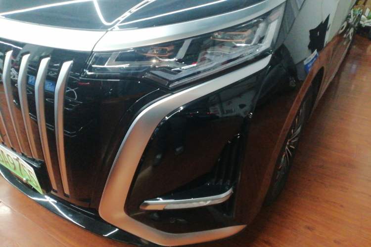 Used Denza D9 2022 EV 600 Four-Wheel Drive Prestige Model
