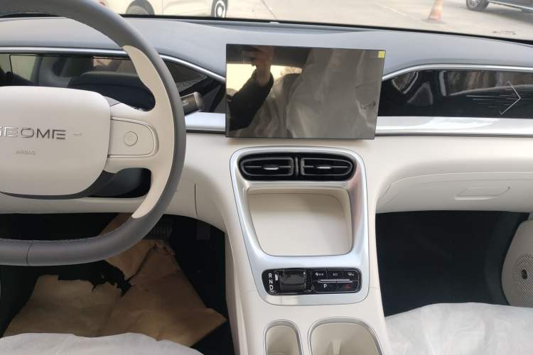 Used Geely Galaxy Geome 2026 Model 310km Youth Edition Audio And AC Panel