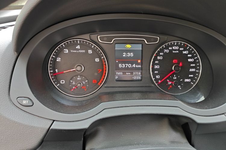 Used Audi Q3 2015 35 TFSI quattro Technology Edition Odometer Close Up