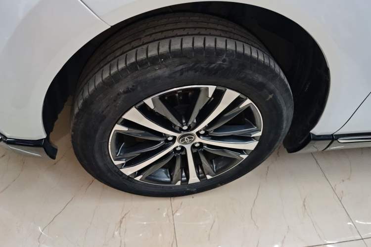 Used Toyota Venza 2022 Dual-Engine 2.5L CVT Two-Wheel Drive Luxury Edition