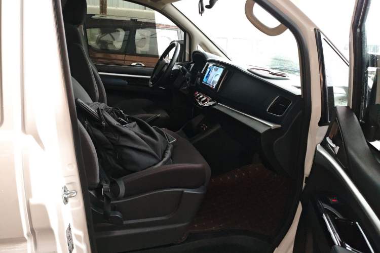 Used FORTHING Lingzhi M5 2025 Model 110km Range-Extended Comfort Version, 7 Seats
