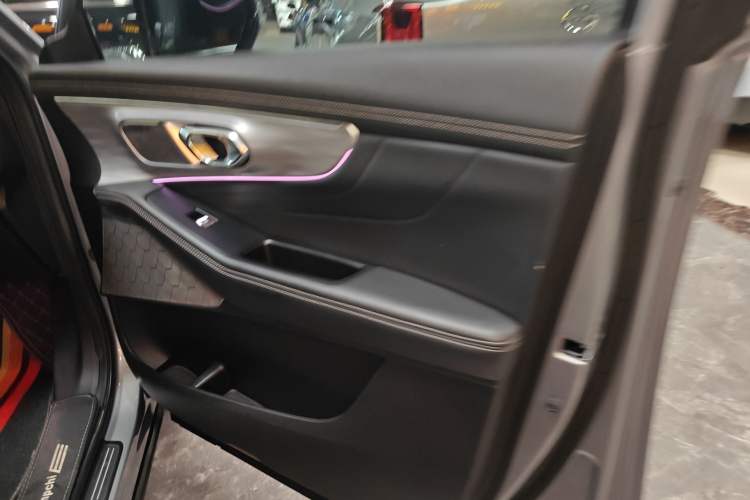 Used GAC Trumpchi GS8 2022 Flagship Series 2.0 TGDI Four-Wheel Drive Luxury Smart Connectivity Version (6 Seats)
