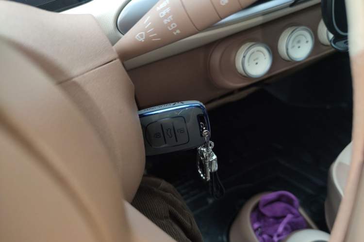 Used Wuling Hongguang MINIEV 2025 Four-Door Version Advanced Edition Vehicle Key