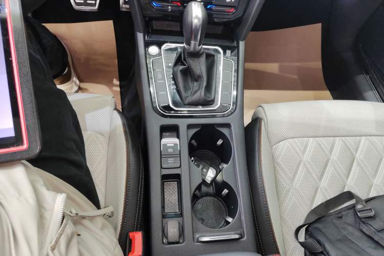 Used Volkswagen Magotan 2023 2 Million Units Commemorative Edition 330TSI DSG Luxury Version
