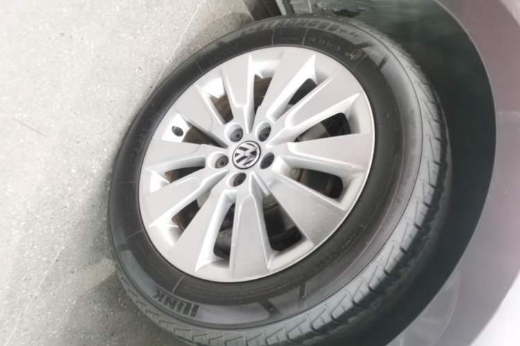 Used Volkswagen Lavida 2013 1.4TSI DSG Comfort Edition Right Front Wheel Hub
