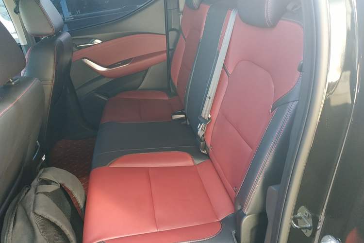 Used SAIC MAXUS Xingji 2023 Starry R 2.0T Automatic Diesel 2WD Luxury Edition Long-Box Model
