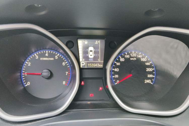 Used Geely Auto GX9 2014 2.4L Automatic Two-Wheel Drive Deluxe Model Odometer Close Up