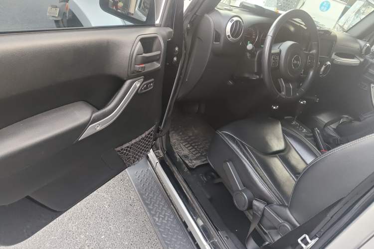 Used Jeep Wrangler 2015 3.0L Sahara Four-Door Comfort Edition