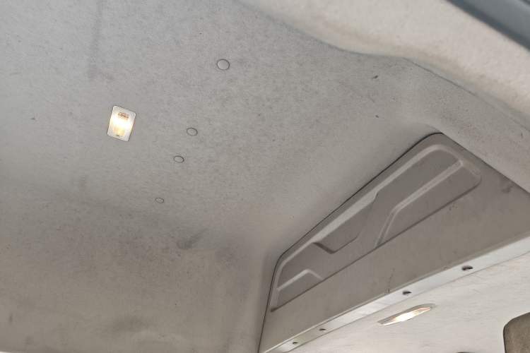 Used Ford Transit 2017 2.0T Diesel Multi-Function Commercial Vehicle Mid-Drive Mid-Roof China V Standard
