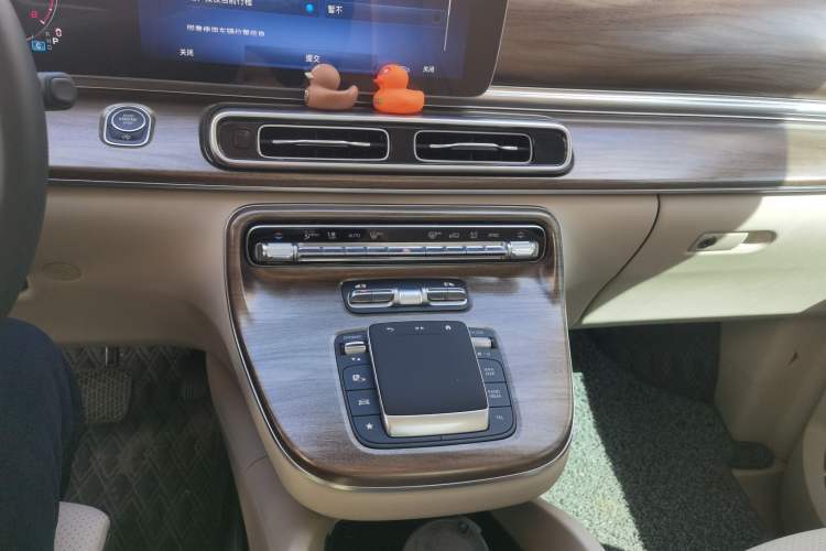 Used Mercedes-Benz V-Class 2024 V 300 Pilot Edition Gear Lever