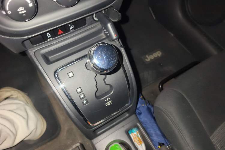 Used Jeep Compass 2013 2.0L two-wheel drive sport version