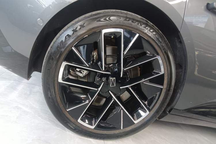 Used Avatr 12 2025 Year Updated Ultra Extended-Range Version
