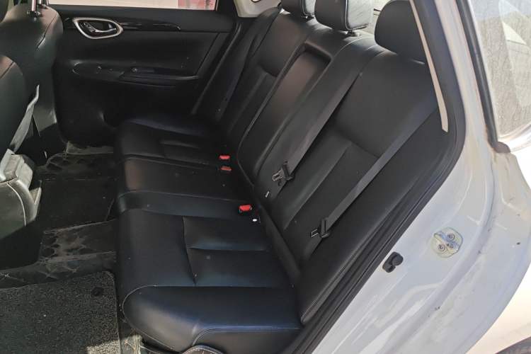 Used Nissan Sylphy 2019 1.6XV CVT Smart Connect Luxury Edition China VI Standard Left Rear Seat