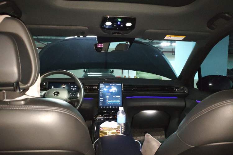 Used Nio ES8 2022 75 kWh Six-Seater Version Headliner