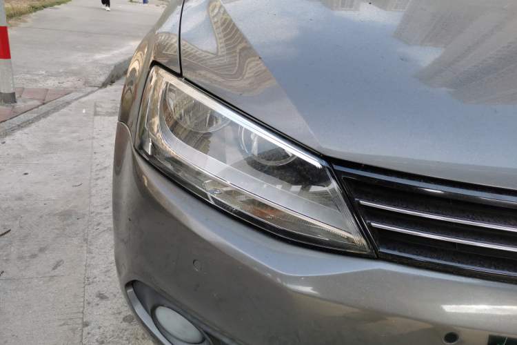 Used Volkswagen Sagitar 2012 1.4TSI Automatic Luxury Edition Right Front Headlight