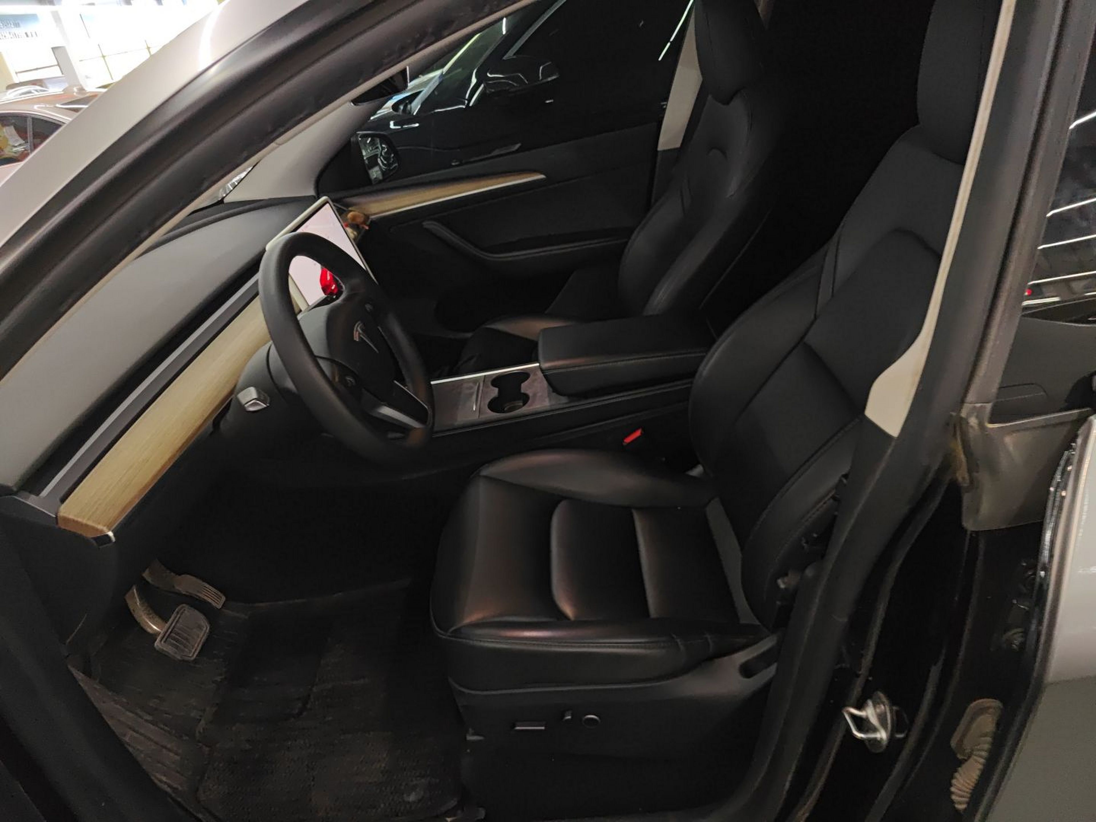 Переднее сиденье в автомобиле