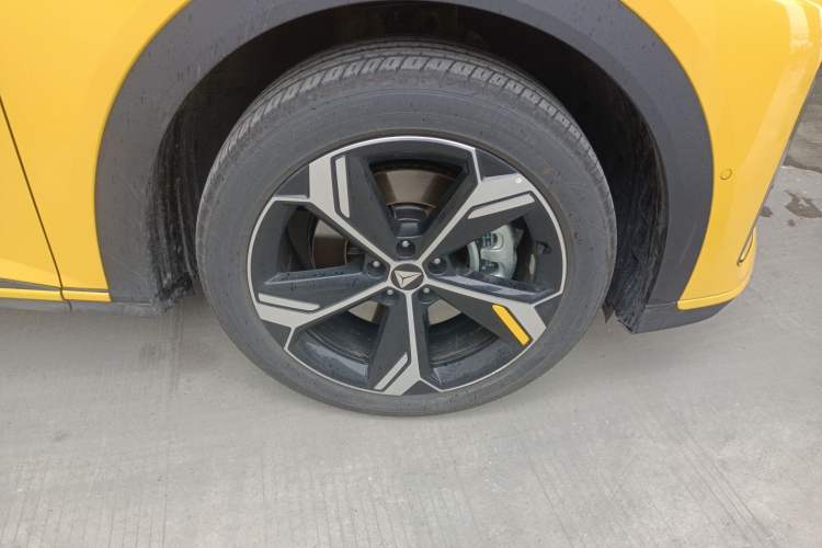 Used Deepal S07 2026 230Ultra with Huawei Qiankun ADS SE Edition Right Front Wheel Hub