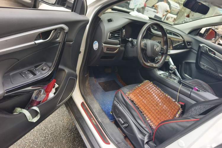 Ojetý Dongfeng Aeolus AX7 2019 1.6T Automatic AI Navigation Model Enjoyment Version China VI Standard