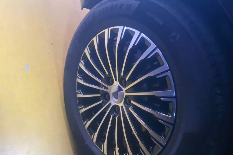 Used Denza D9 2025 DM-i Intelligent Drive 1020 Four-Wheel Drive Flagship Model