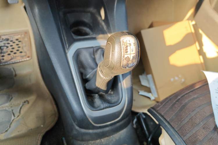 Used Citroen Elysee 2015 Zhishang Edition 1.6L Manual Fashion Model