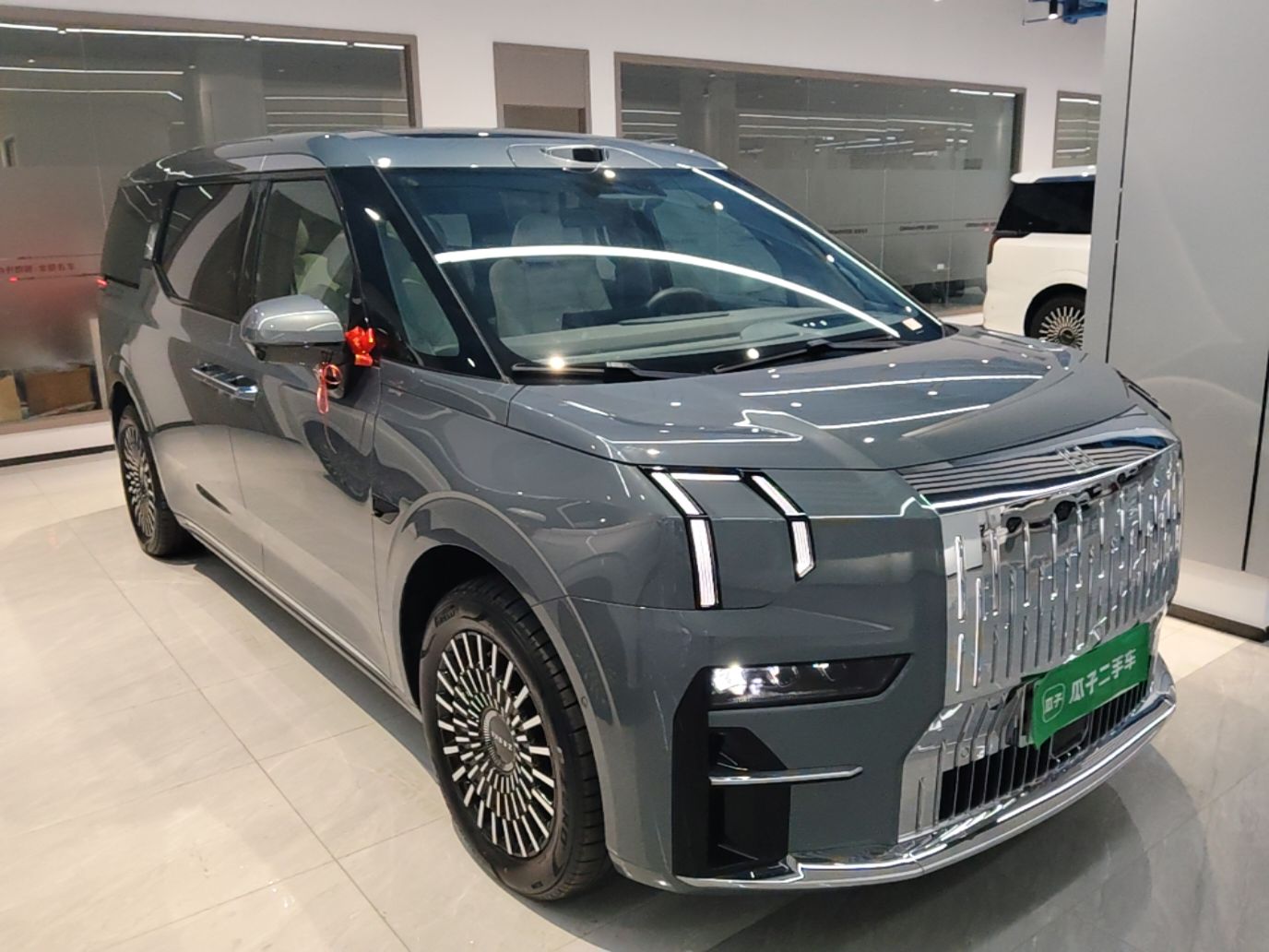 Zeekr 009 2024 Six-Seat Executive Version 4WD 108 kWh — снимка 12