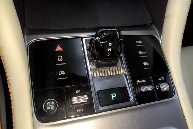 Used BYD Song PLUS New Energy 2023 Champion Edition DM-i 110KM Flagship Model Gear Lever