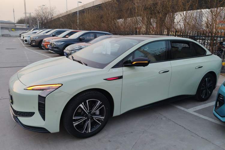 Used Hongqi EH7 2024 690 Pro Glory Edition