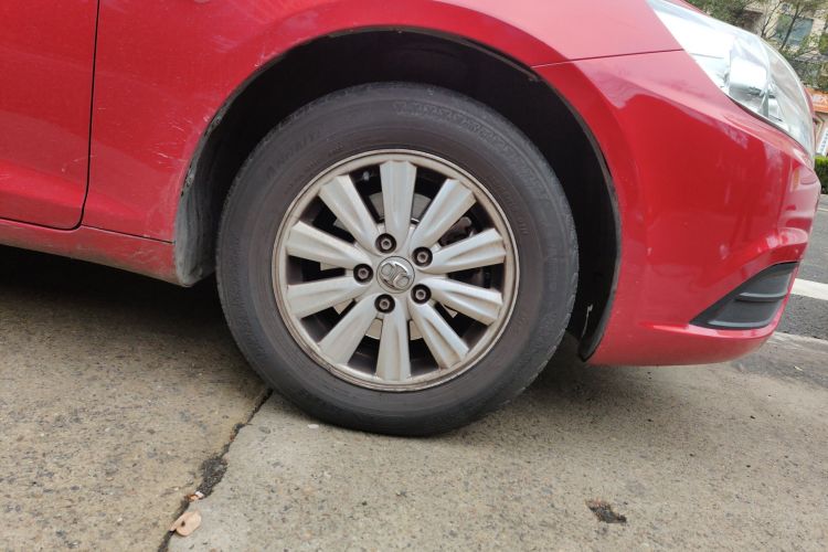 Used BAIC Senova D50 2014 1.5L manual standard version Right Front Wheel Hub