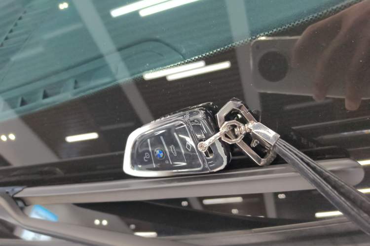 Used BMW 5 Series 2019 Facelifted 530Li Leading Edition M Sport Package