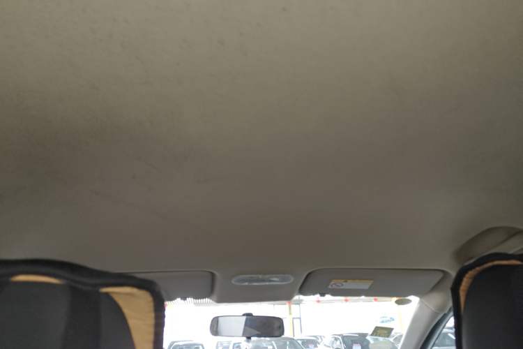 Used Venucia R50 2016 1.6L Manual Elite Edition
