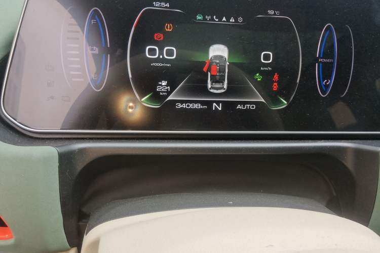 Used ORA Good Cat 2022 Morandi Edition 400km Standard Range Premium Version Lithium Iron Phosphate Odometer Close Up