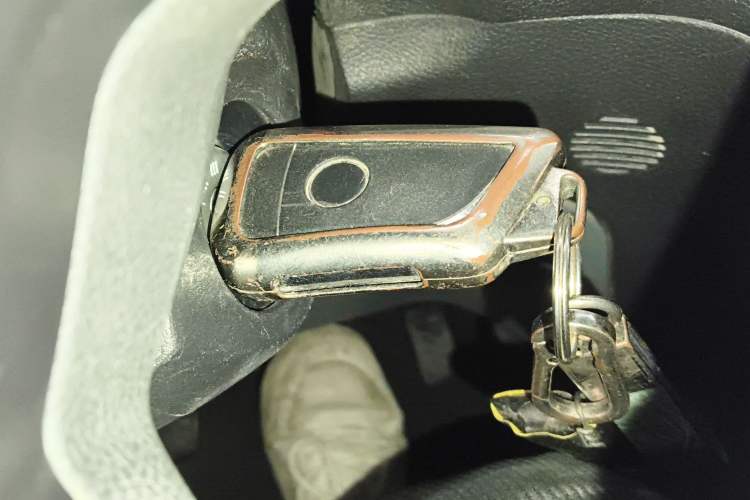 Used Ford Transit 2020 2.0T Diesel Multi-Function Commercial Vehicle Mid-Chassis Low-Roof Design with Dual Rear Doors Meeting China VI Emission Standards Interior 1