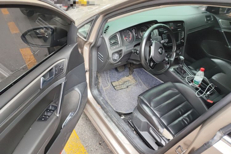 Used Volkswagen Golf 2014 1.4TSI Automatic Luxury Model Driver Seat