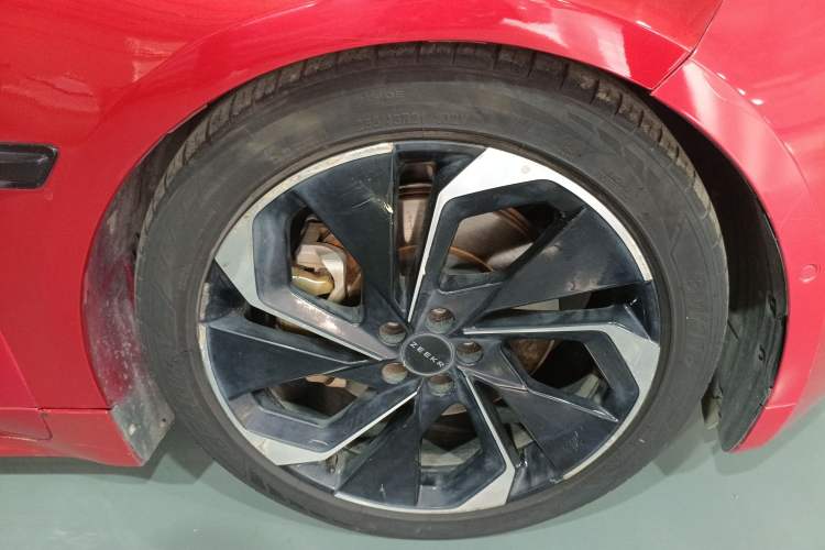 Used Zeekr 001 2021 Ultra-Long Range Single-Motor WE Edition Right Front Wheel Hub