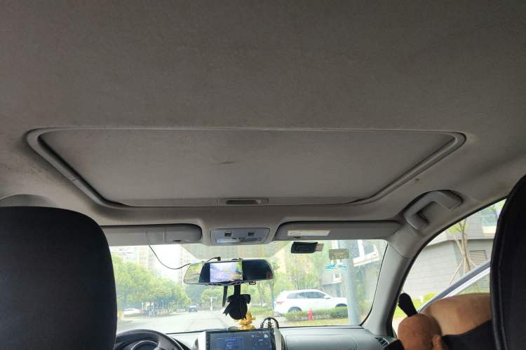 Used Toyota YARiS L Zhi Xiang 2017 1.5G CVT Xuan Dong Skyroof Edition Headliner