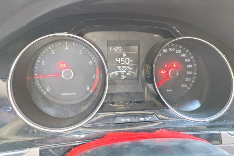 Used Volkswagen Bora 2014 1.6L Manual Comfort Model Odometer Close Up