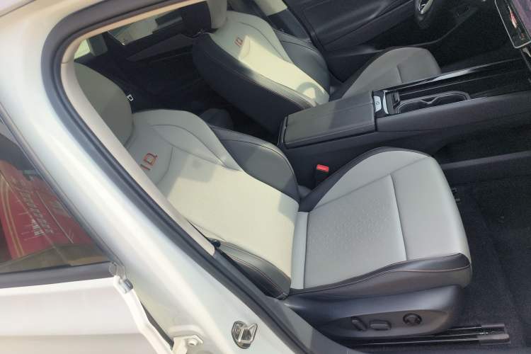 Used Volkswagen ID.7 VIZZION 2024 AIR model Right Front Seat