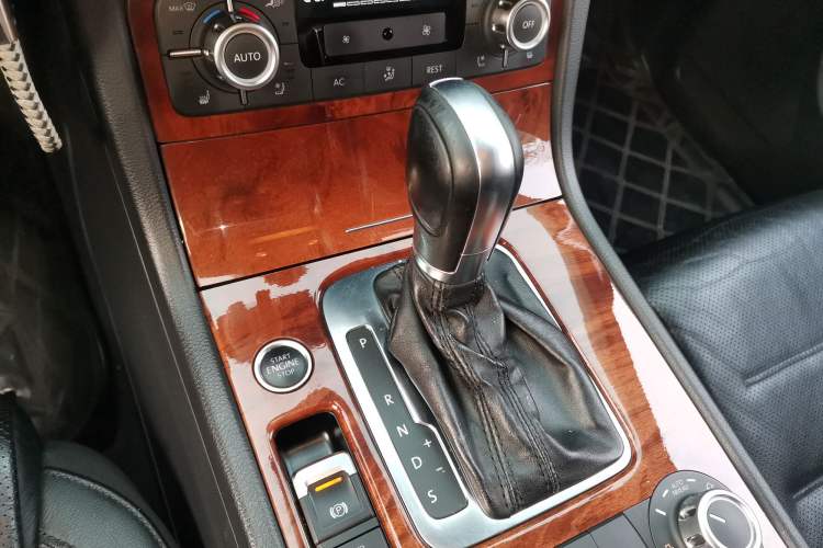 Used Volkswagen Touareg 2011 3.0 TSI Standard Version Gear Lever