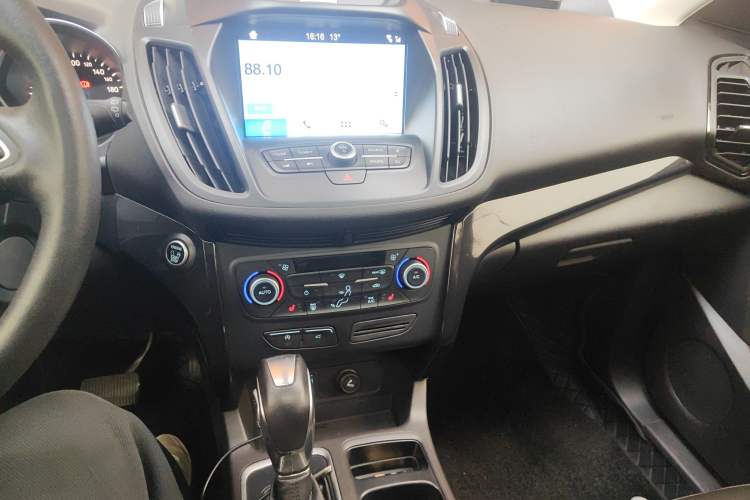 Used Ford Kuga 2018 EcoBoost 180 Two-Wheel-Drive Luxury Wing Edition Audio And AC Panel