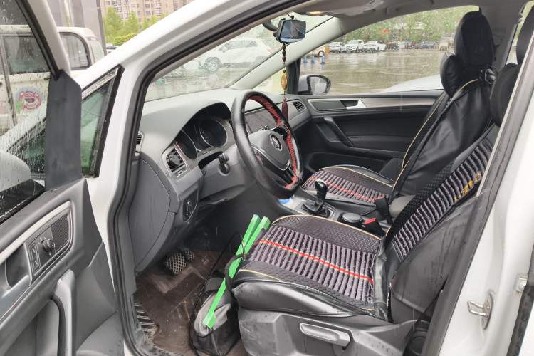 Used Volkswagen Golf Sportsvan 2016 1.6L Automatic Comfort Model Driver Seat