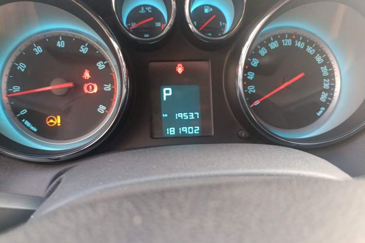 Used Buick GT 2012 XT 1.6L Automatic Fashion Edition Odometer Close Up