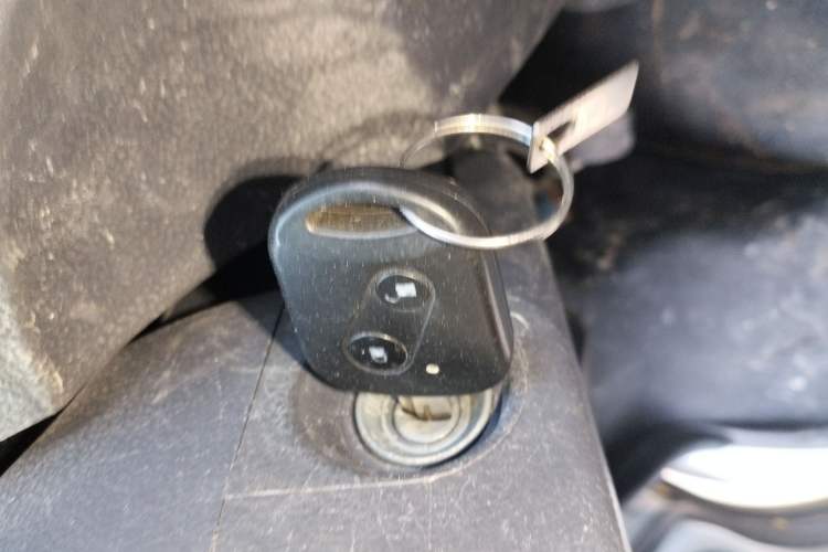 Used Jinbei Hiace X30 2023 1.5L Wealthy Van 2/5-Seater Non-Air-Conditioned Version SWC15M Vehicle Key