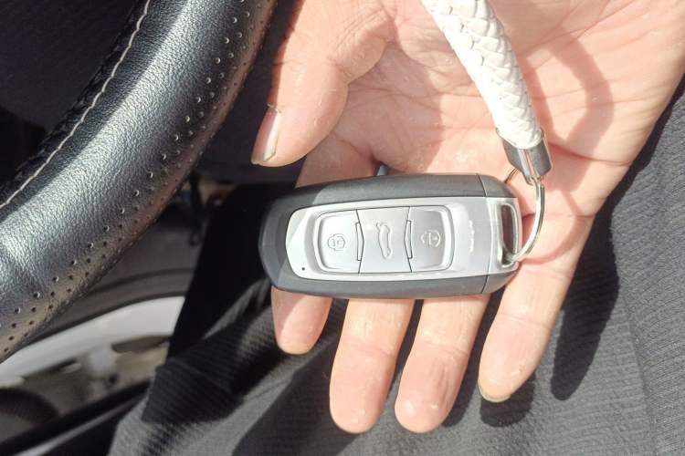 Used Geely Auto Emgrand X7 Sport 2018 1.8TD Automatic Two-Wheel Drive Smart Connect 4G Internet Edition
