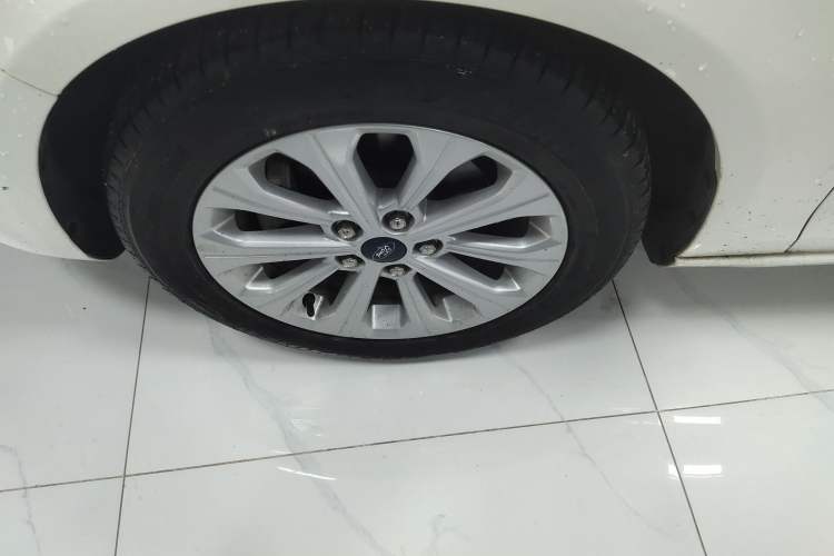 Used Ford Escort 2017 Happiness Edition 1.5L Automatic Fashion Version Left Front Wheel Hub