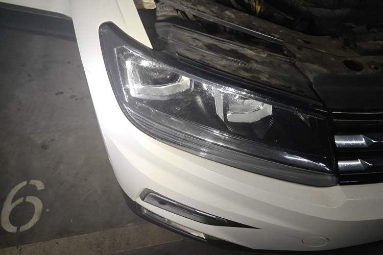 Used Volkswagen Tiguan L 2019 330TSI Automatic Two-Wheel Drive Smart Luxury Version China VI Standard Right Front Headlight