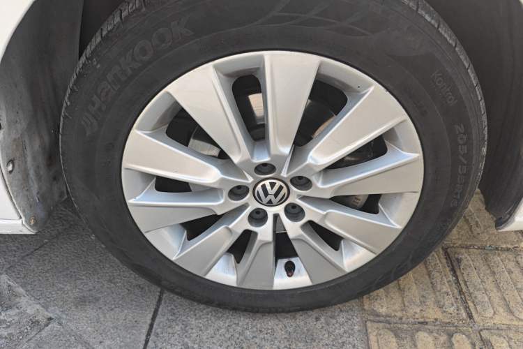 Used Volkswagen Lavida 2013 Restyled Classic 1.6L Automatic Comfort Edition
