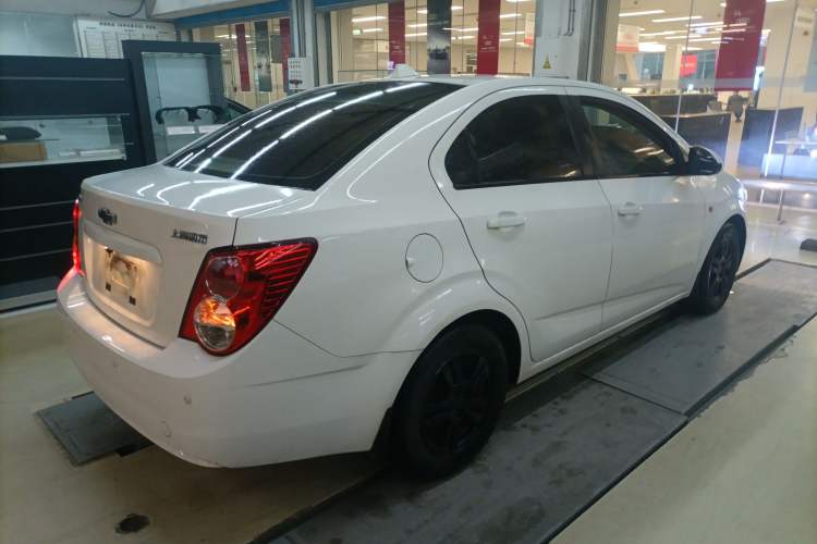 Used Chevrolet Aveo Sonic 2011 Sedan 1.4L Manual Transmission SE
