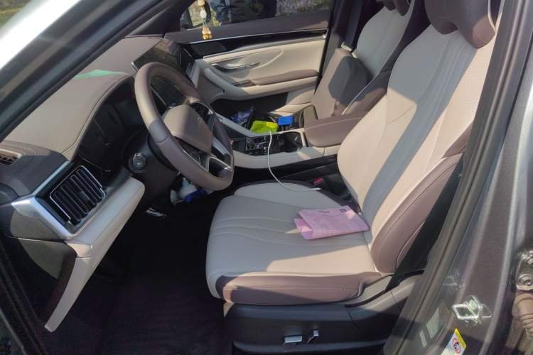 Used BYD Song PLUS New Energy 2025 EV with 605 km Range – Flagship Version Left Front Seat